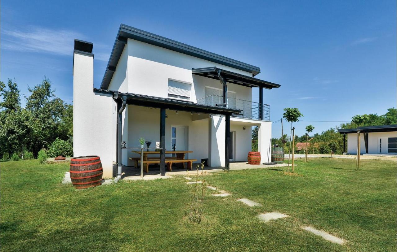 8 Bedroom Lovely Home In Durdevac Ðurđevac Zewnętrze zdjęcie
